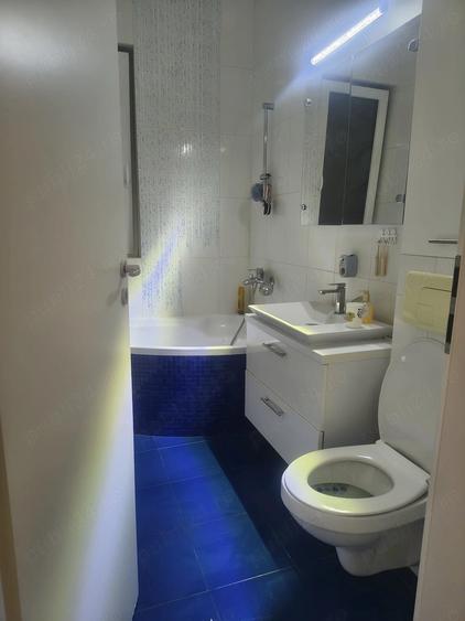 Apartament cu 3 camere semidecomandat, mobilat în Giroc