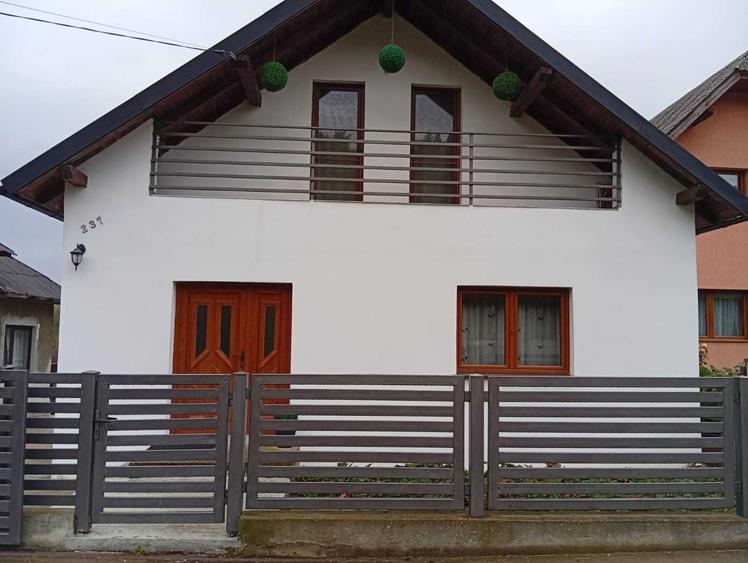 Casă cu 3 camere în Rus