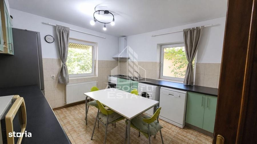 Casă cu 4 camere în Aradului