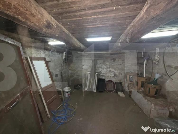 Casă cu 3 camere cu Teren 4669 Mp în Leț