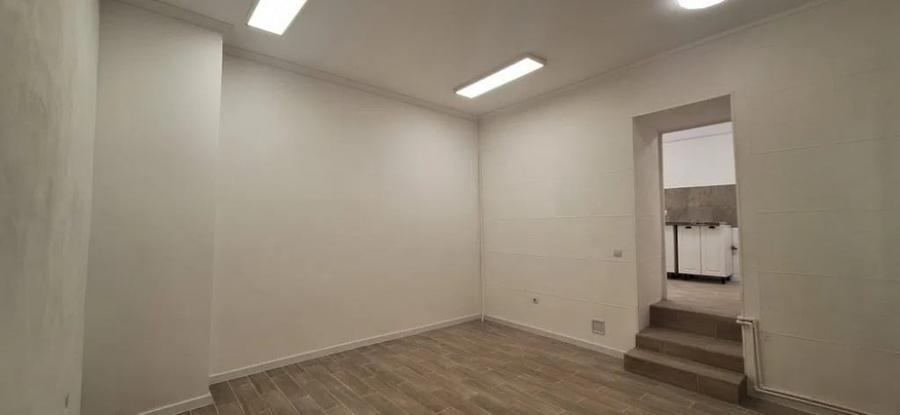 Spatiu comercial, ultra central, 2 incaperi, 35 mp! - 1