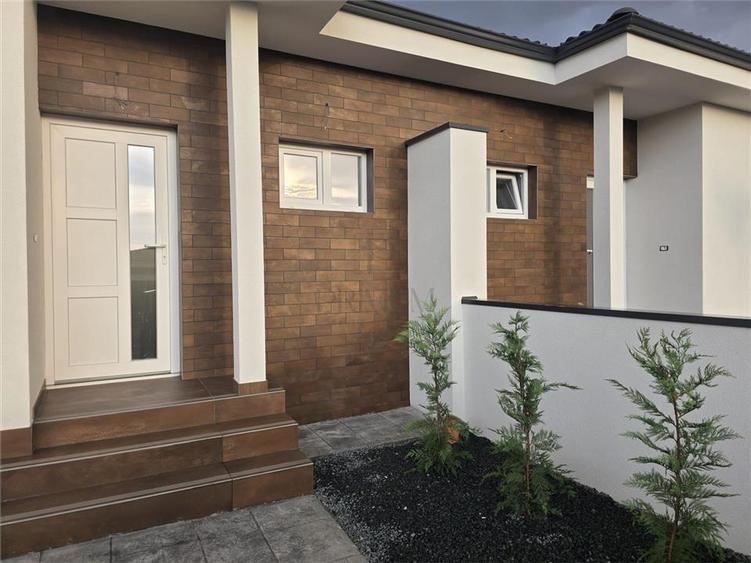 Duplex cu 3 camere cu Teren 330 Mp în Moșnița Nouă