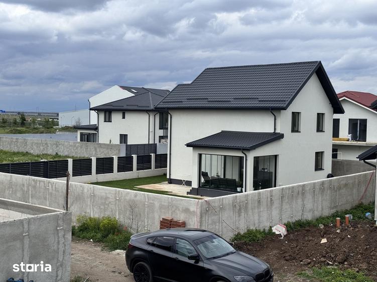 Casă cu 4 camere cu Teren 530 Mp în Glina