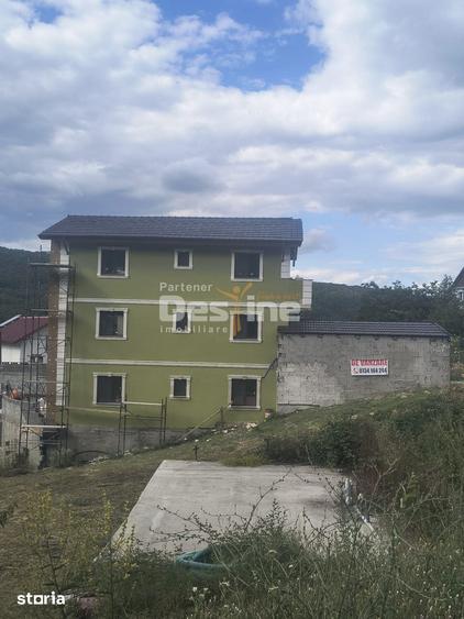 Casă cu 5 camere cu Teren 200 Mp în Central