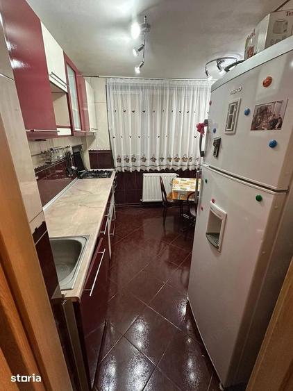 Apartament cu 4 camere decomandat în Titan