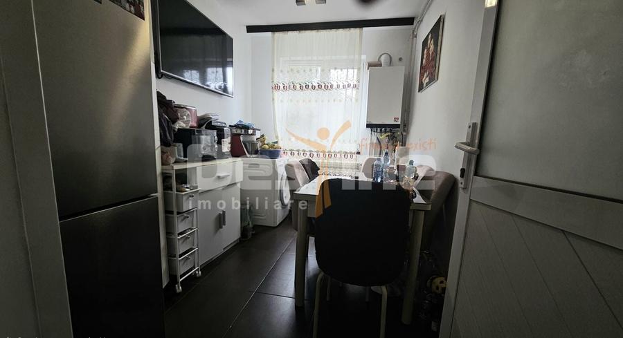 Apartament cu 4 camere semidecomandat în Inel II