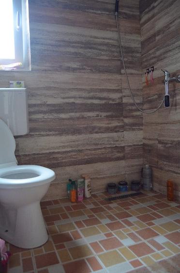 Casă cu 5 camere cu Teren 186 Mp în Valea Alba