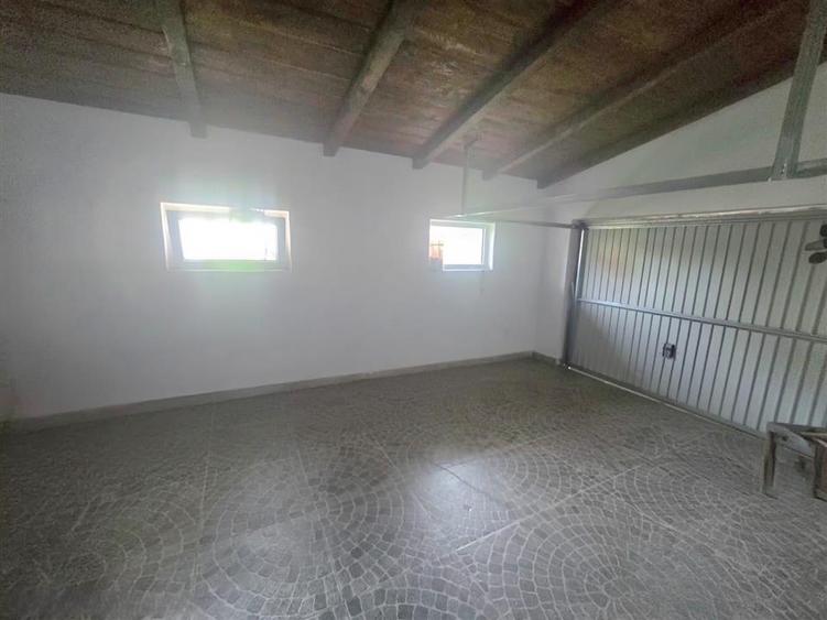Casă individuală cu 4 camere cu Garaj în Moara Nica