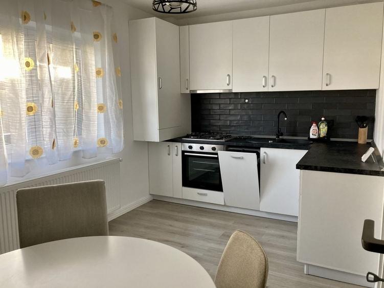 Apartament cu 3 camere semidecomandat în Central