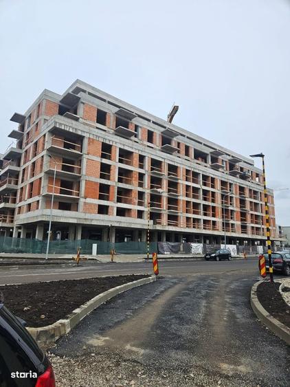 Apartament cu 3 camere în Tractorul