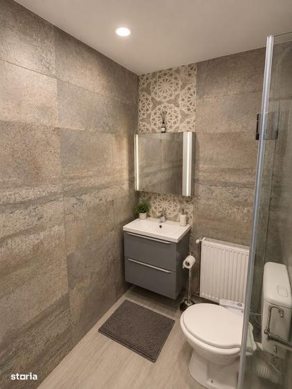 Apartament cu 4 camere semidecomandat în Berceni