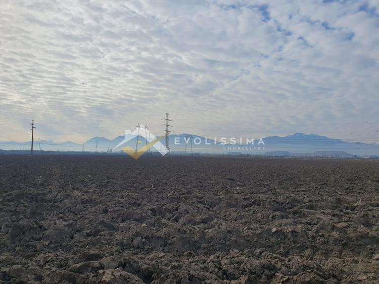Teren Construcții extravilan de 40100 mp, în Sânpetru