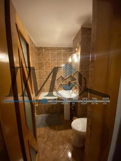Apartament cu 3 camere, mobilat în Cetate