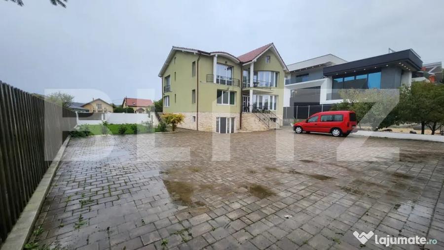 Casă cu 10 camere cu Teren 1100 Mp în Corunca