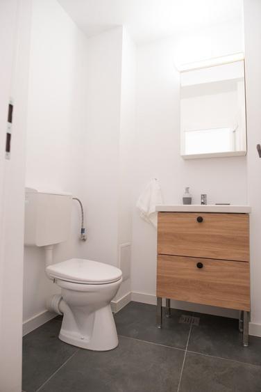 Apartament cu 3 camere decomandat în Exterior Vest