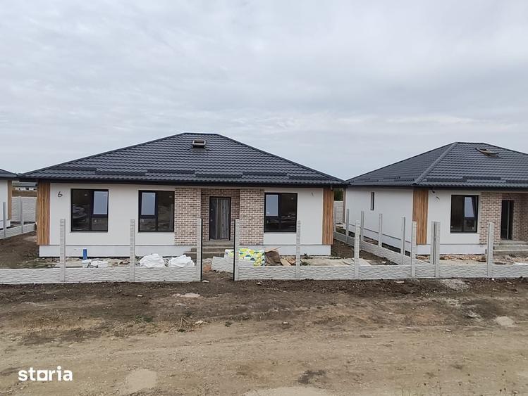 Casă cu 4 camere cu Teren 380 Mp în Joița