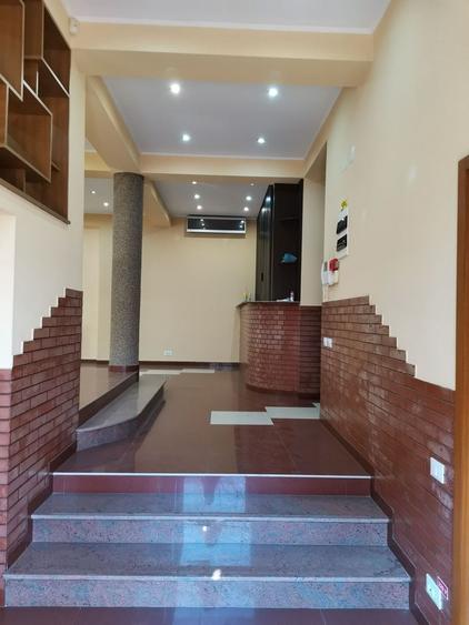 Casă individuală cu 7 camere cu Canalizare în Băneasa