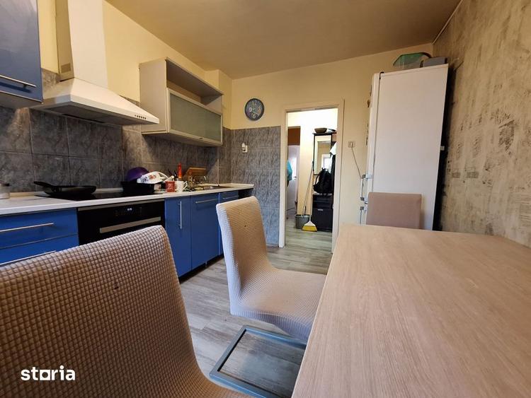 Apartament cu 3 camere decomandat, mobilat în Aradului