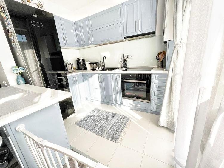 Apartament cu 3 camere semidecomandat, mobilat în Florești