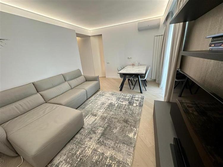 Apartament cu 3 camere decomandat, mobilat în Pipera