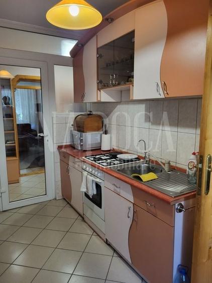 Apartament cu 3 camere decomandat în Valenta