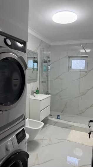Casă individuală cu 5 camere cu Canalizare în Central