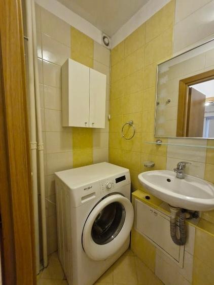 Apartament cu 3 camere semidecomandat, mobilat în 1 Mai