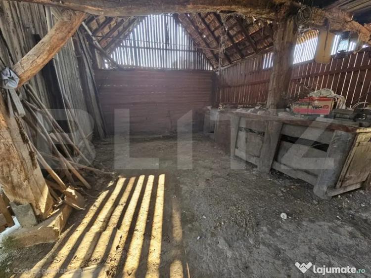Casa din caramida, 4 camere, ?ura ?i curte mare S - 13