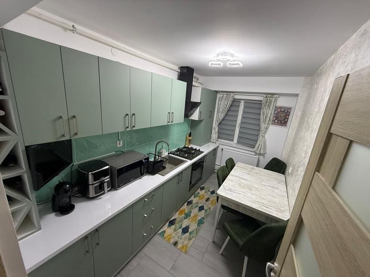Apartament cu 3 camere decomandat în Central