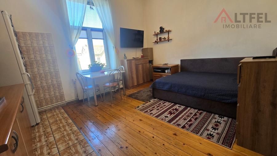 Apartament cu 3 camere semidecomandat în Central