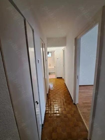 Apartament cu 3 camere decomandat în Casa de Cultură