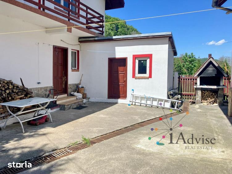 Casă cu 9 camere cu Teren 675 Mp în Central