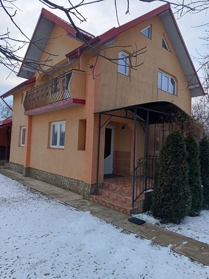 Casă cu 4 camere în Vadu Moldovei