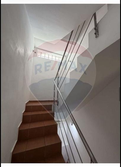 Casă individuală cu 6 camere cu Teren 100 Mp în Banu Manta