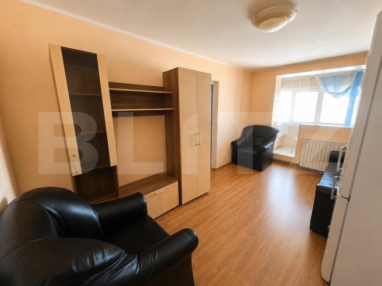 Apartament de vânzare, 2 camere, 35 mp, zona Micro 6 - 1
