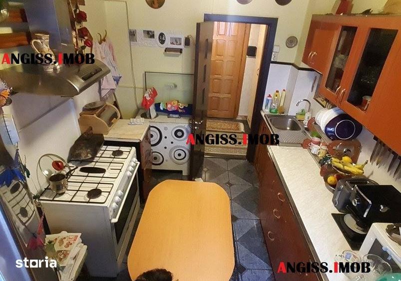 Apartament cu 3 camere decomandat în Păcii