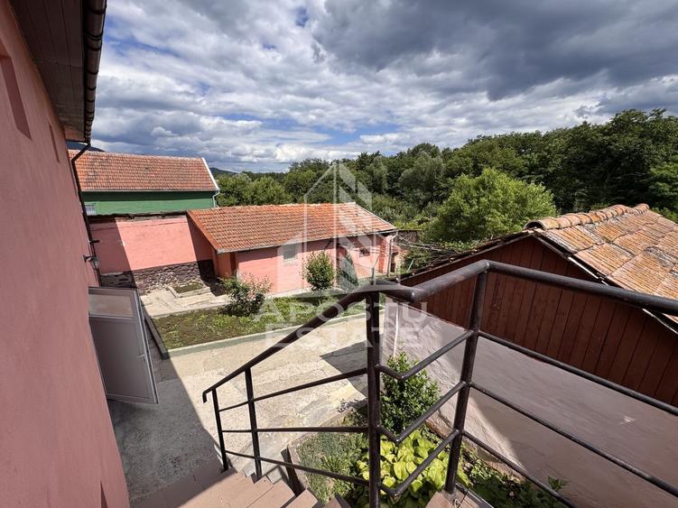 Casă individuală cu 12 camere cu Canalizare în Sălașu de Jos