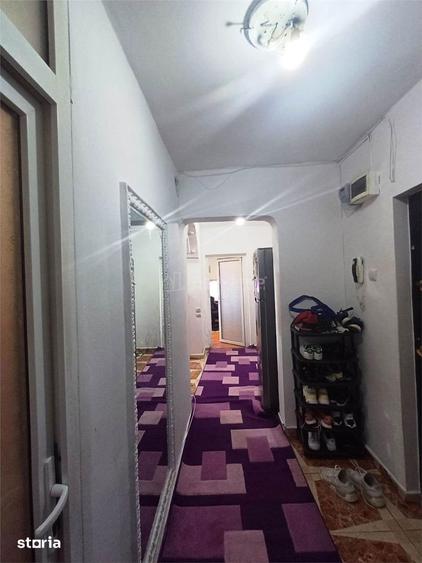 Apartament cu 4 camere semidecomandat în Berceni