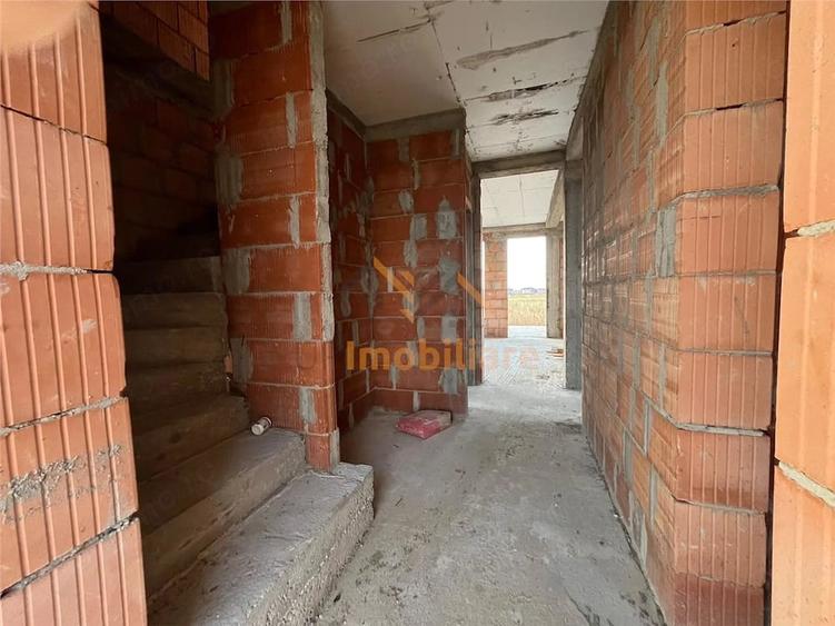 Casă cu Teren 471 Mp în Cihei
