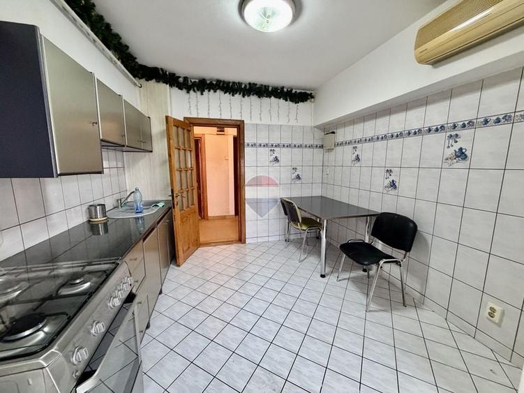 Apartament cu 3 camere decomandat în Central