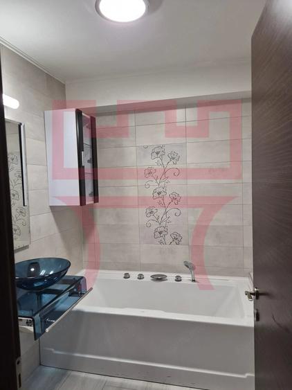 Apartament cu 3 camere semidecomandat în Plopilor