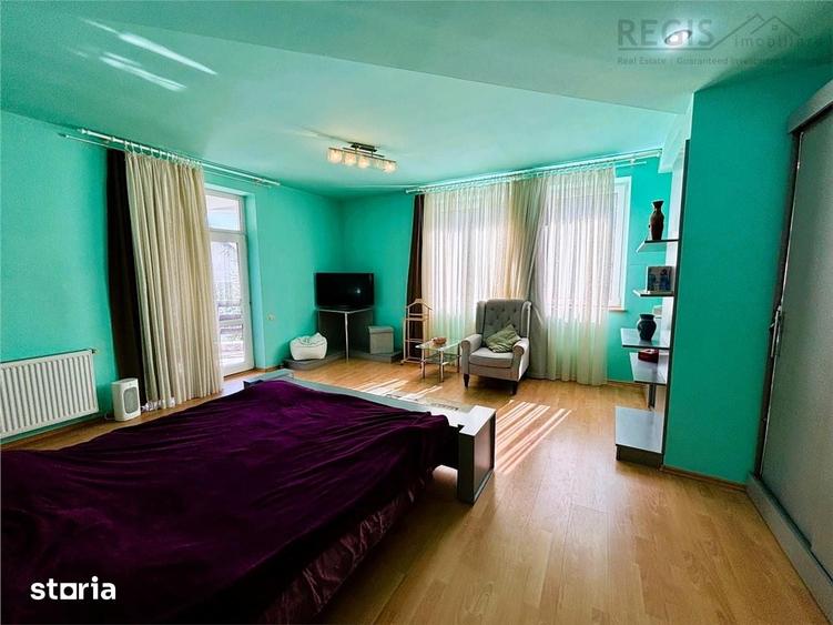 Casă cu 10 camere cu Teren 1238 Mp în Malul Ursului