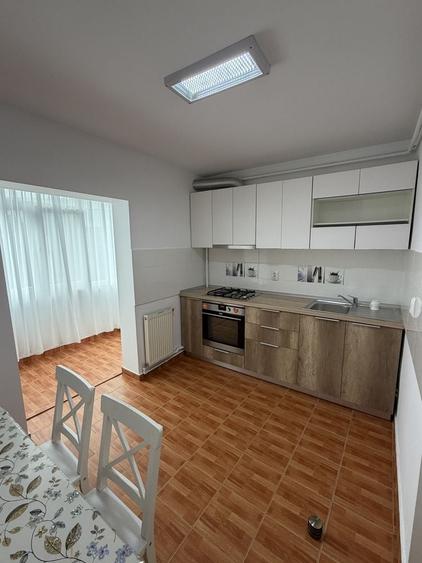 Apartament cu 3 camere decomandat în Eremia
