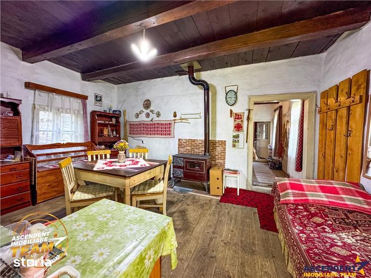 Casă cu 2 camere cu Teren 2989 Mp în Zagon