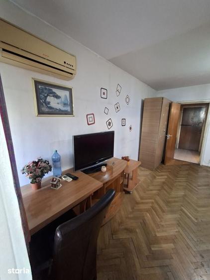 Apartament cu 4 camere decomandat în Drumul Taberei