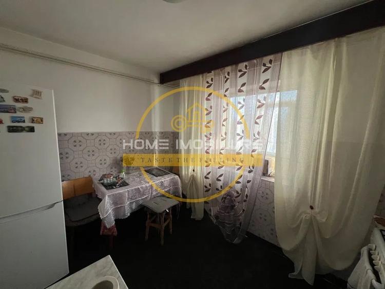 Apartament cu 3 camere decomandat, mobilat în Nicolina