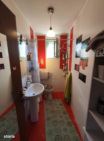 Casă cu 5 camere cu Teren 3450 Mp în Nuci