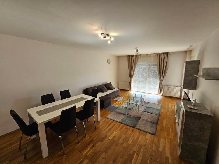 Apartament cu 3 camere semidecomandat, mobilat în Central