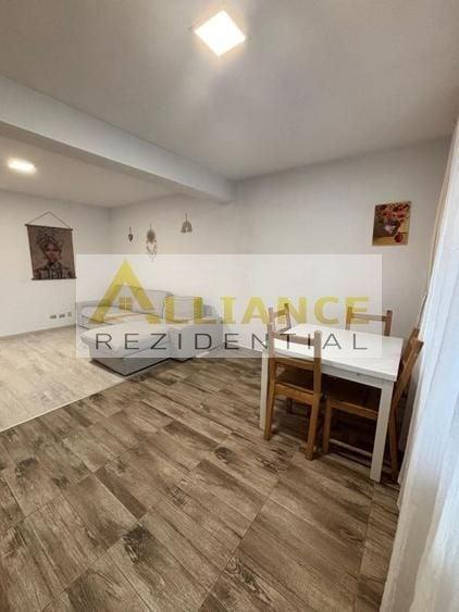 Apartament cu 3 camere semidecomandat, mobilat în Central