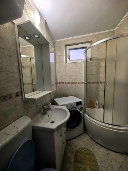 Apartament cu 3 camere semidecomandat în Giulești